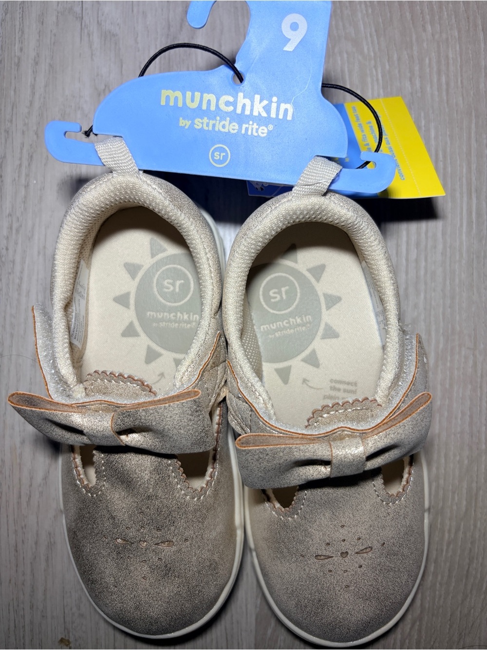 Munchkin by Stride Rite Baby Girls’ Mary Jane Shoes – Layne